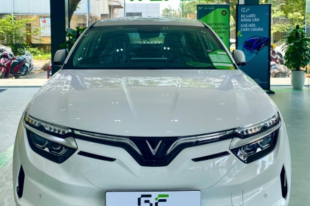 VinFast VF8 S